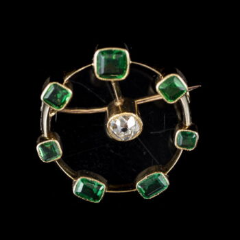 Arany bross zöld üveg kövekkel és régi gyémánttal