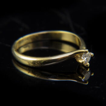 Engagement ring with diamond (0,17 ct) 