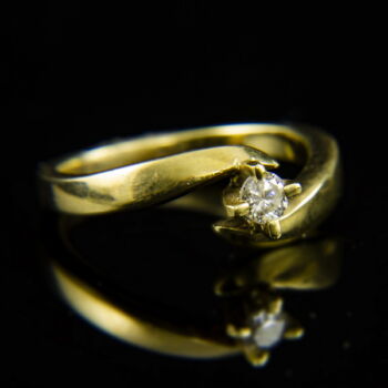14 karátos sárgaarany eljegyzési gyűrű gyémánt kővel (0.18 ct)