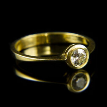 14 karátos sárgaarany eljegyzési gyűrű gyémánt kővel (0.40 ct)