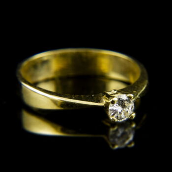 14 karátos sárgaarany eljegyzési gyűrű négykarmos foglalatban gyémánt kővel (0.18 ct)