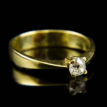 14 karátos sárgaarany eljegyzési gyűrű régi csiszolású gyémánt kővel (0.34 ct)