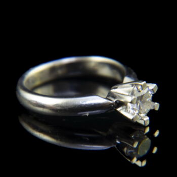 Engagement ring with diamond (0,70ct)