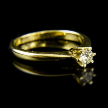 Sárgaarany eljegyzési gyűrű briliáns csiszolású gyémánt kővel (0.17 ct)