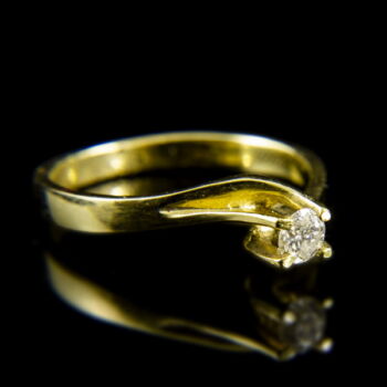 Sárgaarany eljegyzési gyűrű briliáns csiszolású gyémánt kővel (0.20 ct)