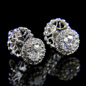 Pair of white gold earrings with brilliant cut diamonds