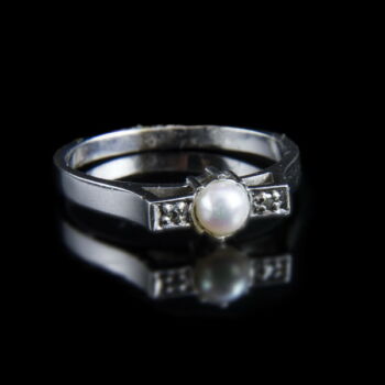 Fehérarany gyűrű gyönggyel és apró gyémántokkal