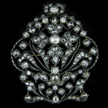 Brooch with diamonds