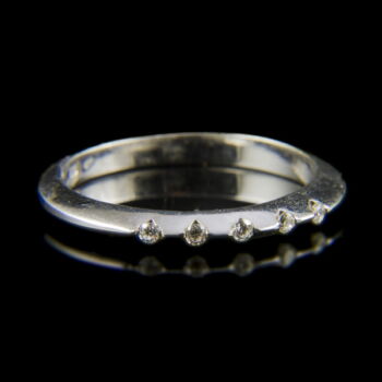 14 karátos fehérarany gyűrű 5 db apró gyémánttal