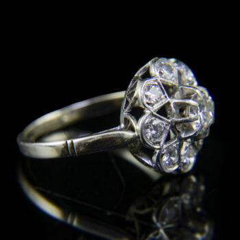 Rozetta fazonú gyémánt köves fehérarany gyűrű