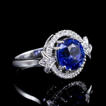 Ring with sapphires and diamonds