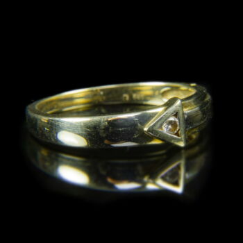 Szoliter fazonú arany gyűrű gyémánt kővel