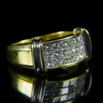 Ring with princess-cut diamonds