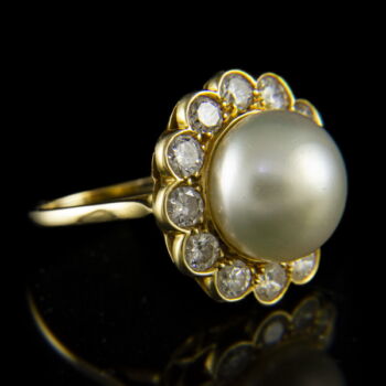 Rozetta fazonú női arany gyűrű gyönggyel és gyémántokkal