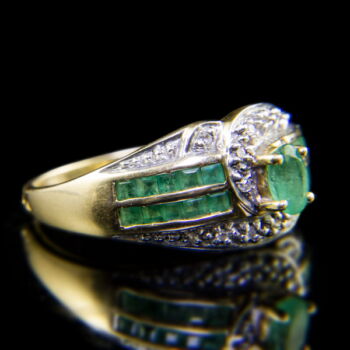 Smaragd köves gyűrű gyémántokkal