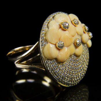 Designe ring with coral and diamonds