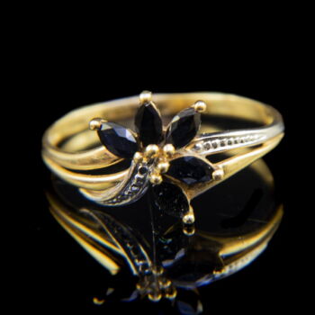 Ring with 5 navette sapphires