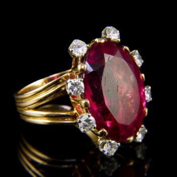 Gyűrű rubellit kővel és gyémántokkal