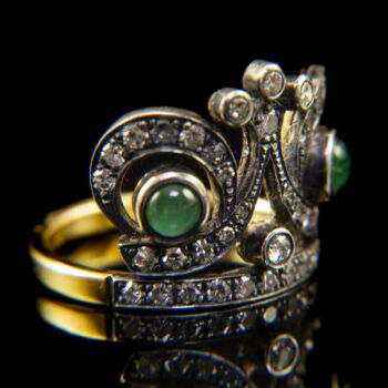 Gyűrű smaragdokkal és gyémánt kövekkel