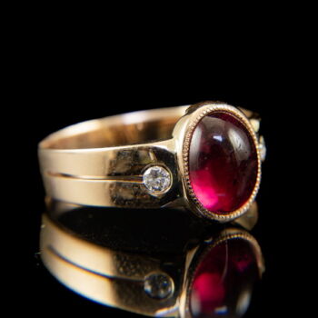 Gyűrű rubellit és gyémántkövekkel 