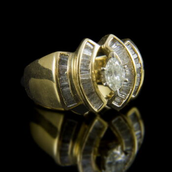 Arany gyűrű navett briliánssal és baguette gyémántokkal