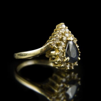 Arany gyűrű zafír és gyémánt kövekkel