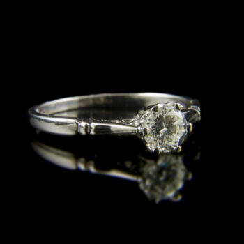 White gold engagement ring with a brilliant-cut diamond (0.50 ct)