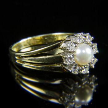 Gyémántrozettás gyöngyös arany gyűrű