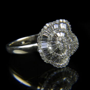 Fehérarany gyémánt gyűrű ötszirmú virág forma gyűrűfejjel