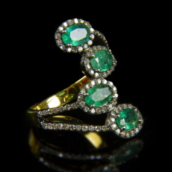 Négy smaragd-gyémánt rozettás női gyűrű