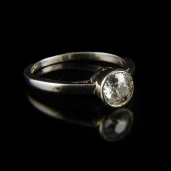 Platina eljegyzési gyűrű régi csiszolású gyémánt kővel