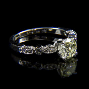 Szoliter fazonú fehérarany gyűrű 1.05 ct-os gyémánt kővel