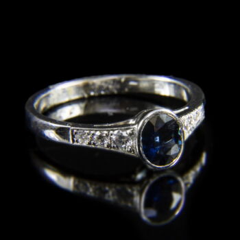 Szoliter jellegű zafír-gyémántköves női gyűrű