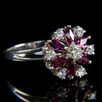 Fehérarany női gyűrű rubin és gyémánt kövekkel