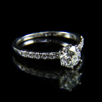 Solitaire ring with an old-cut diamond (0.89ct)