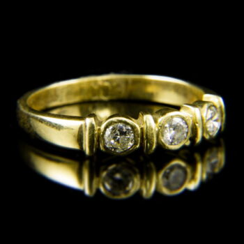 14 karátos Alliance fazonú sárgaarany gyűrű briliáns csiszolású gyémánt kövekkel