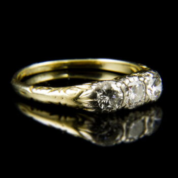 14 karátos Alliance fazonú sárgaarany gyűrű három darab gyémánt kővel