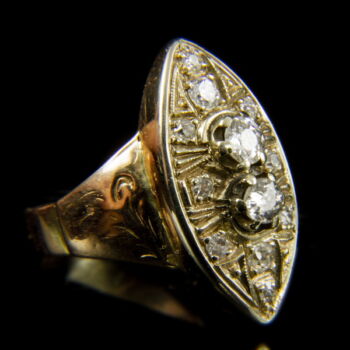 14 karátos arany gyűrű navett alakú gyűrűfejben régi csiszolású gyémánt kövekkel