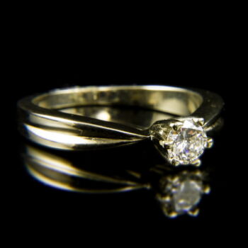 14 K white gold solitaire ring with a brilliant-cut diamond (0.30 ct)