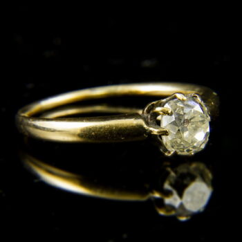 9 karátos sárgaarany szoliter gyűrű régi csiszolású gyémánt kővel (0.95 ct)