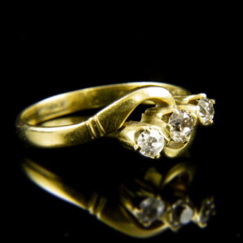 Alliance fazonú 14 karátos sárgaarany gyűrű gyémánt kövekkel