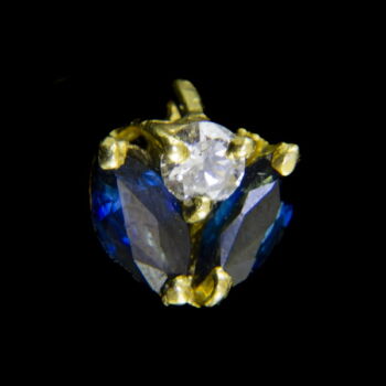 Zafír köves arany medál gyémánttal
