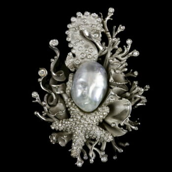 Massimo Izzo design medal with diamonds and biwa pearls