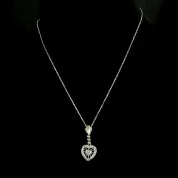Nyaklánc gyémántos szív alakú medállal