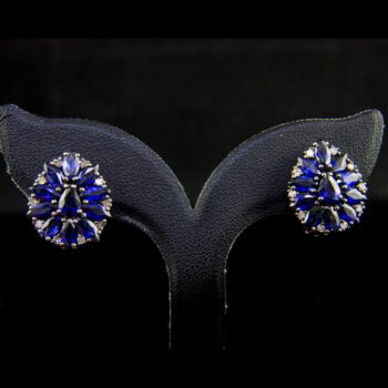 Pair of earrings with blue sapphires and diamonds