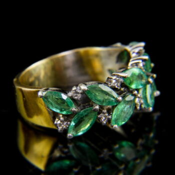 Gyűrű smaragdokkal gyémántokkal