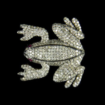 Frog-shaped brooch with diamonds