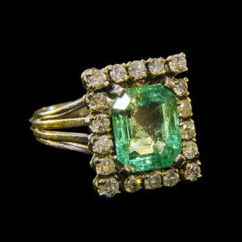Smaragd köves gyűrű briliánsokkal
