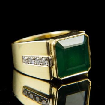 Men's signet ring with emeralds and diamonds