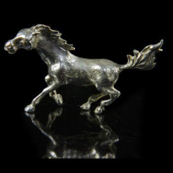 Mini ezüst vágtázó ló figura